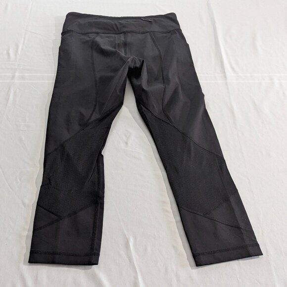 Lululemon Size 6 Black Wunder Under Cropped Leggings With Side and Back Pockets - Picture 11 of 16